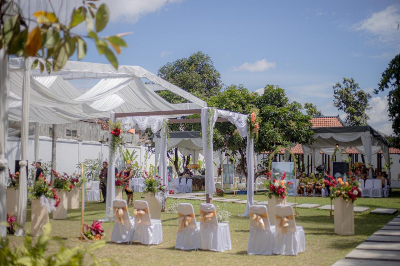 Royal Brongto Hotel Yogyakarta Exterior foto