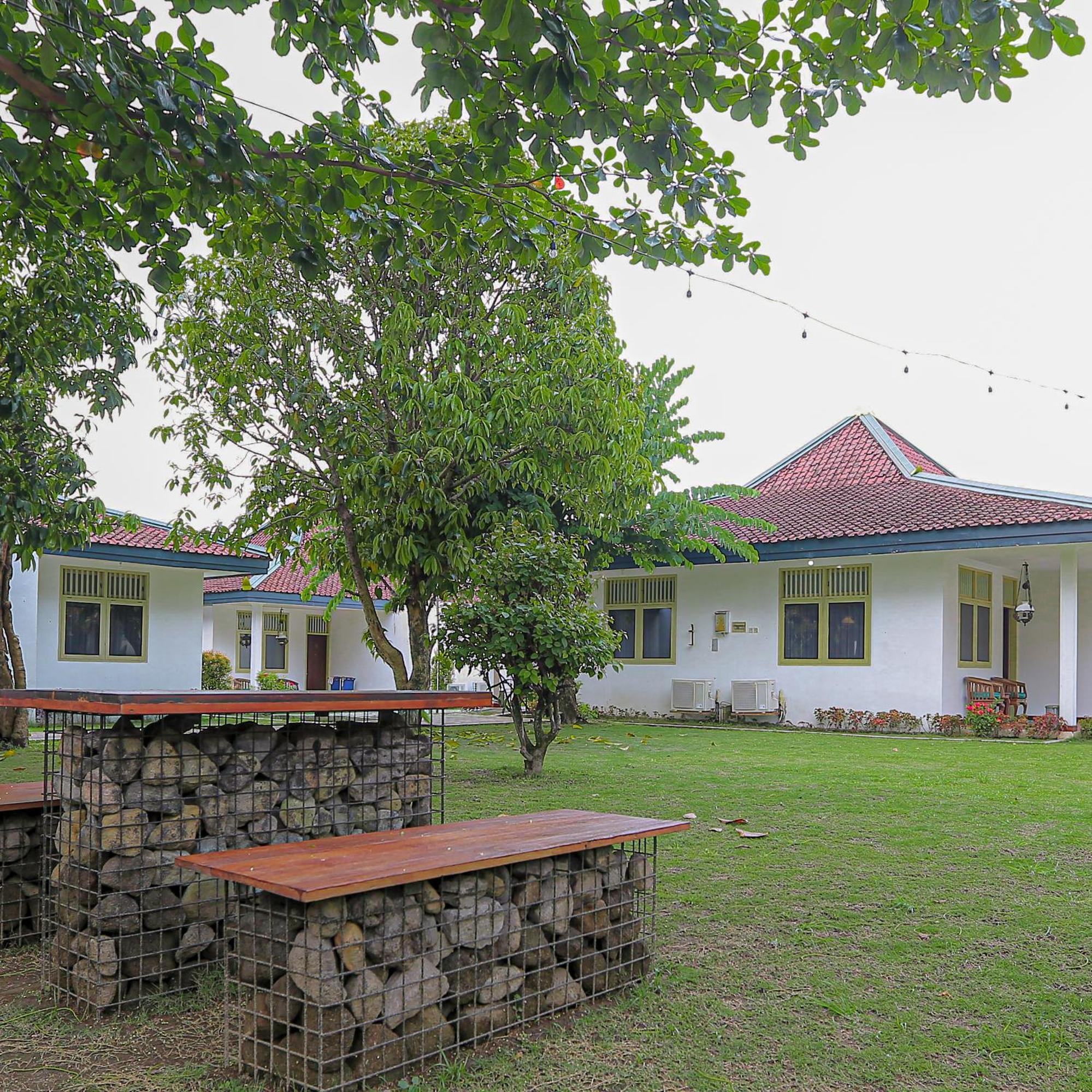 Royal Brongto Hotel Yogyakarta Exterior foto