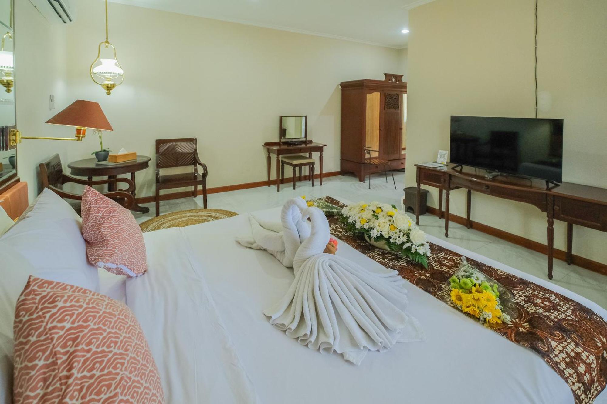 Royal Brongto Hotel Yogyakarta Exterior foto