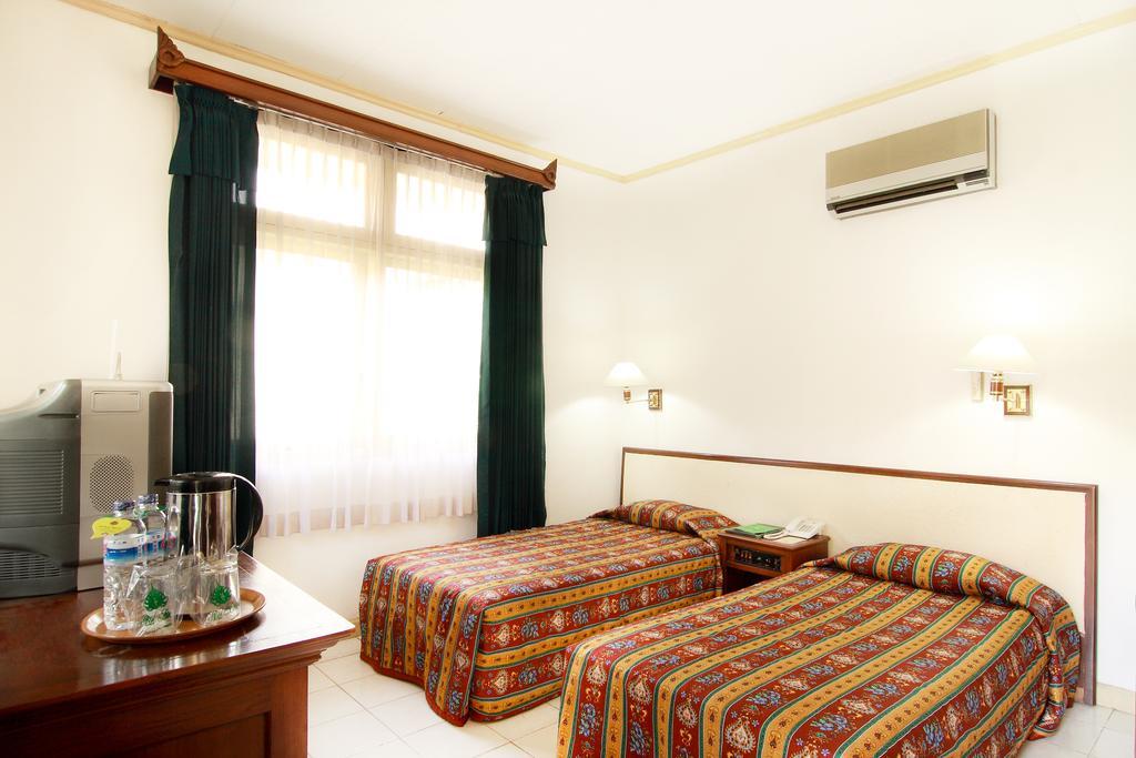 Royal Brongto Hotel Yogyakarta Exterior foto